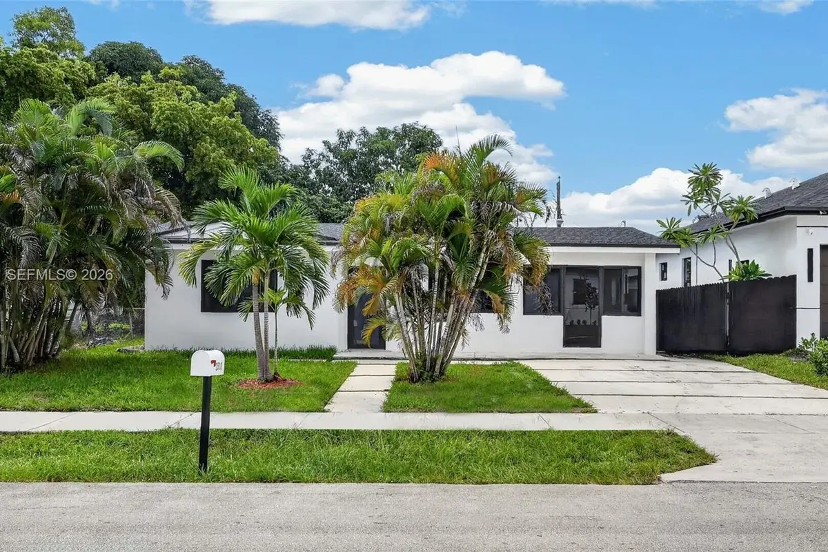 2530 NW 14th Ct, Fort Lauderdale: photo 1 of 13