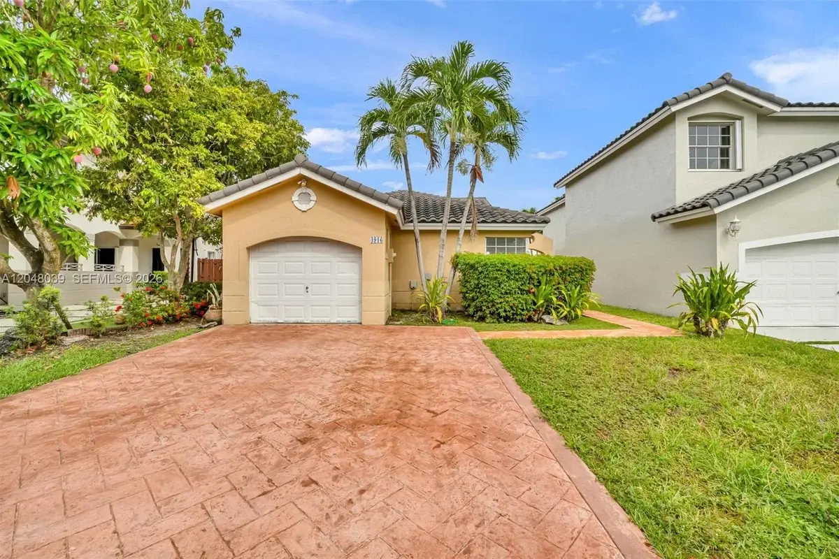4916 SW 154th Ave, Miami: photo 1 of 53