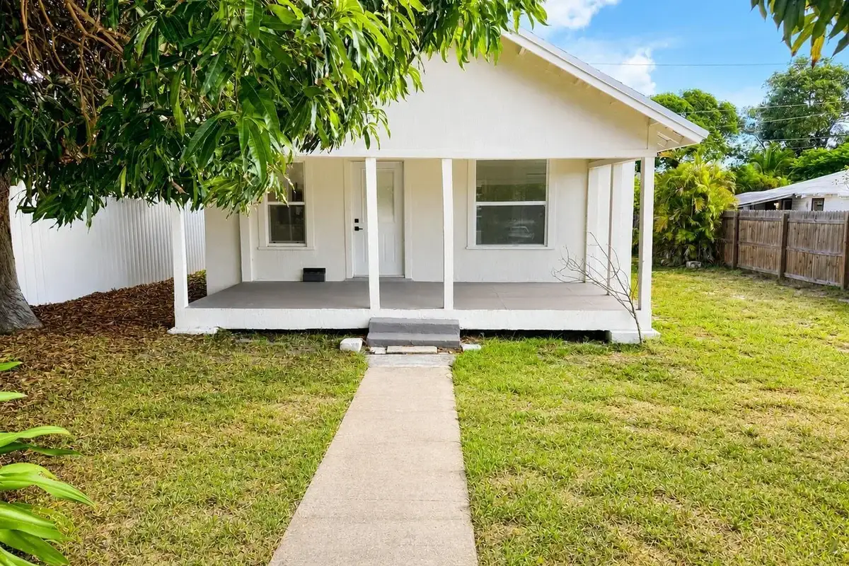 719 Tuscaloosa St, West Palm Beach: photo 1 of 16
