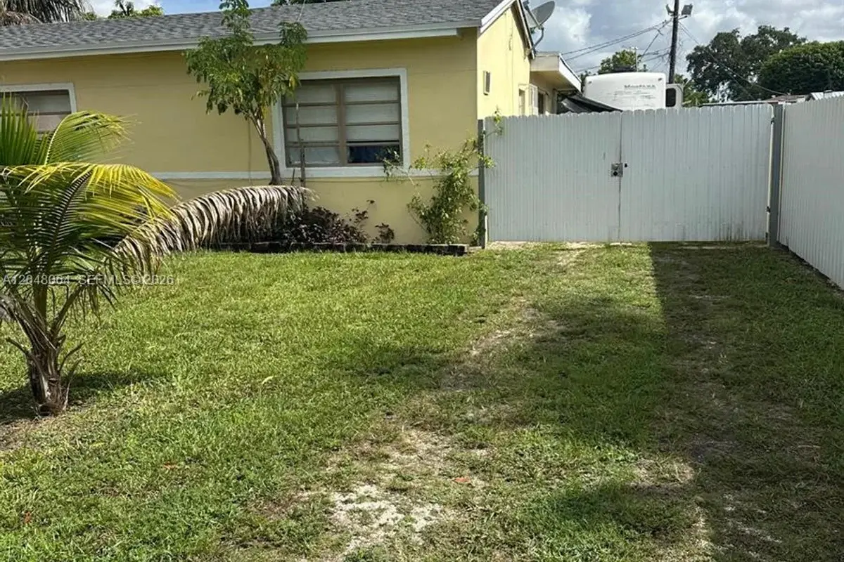 655 NW 152nd St, Miami: photo 1 of 24
