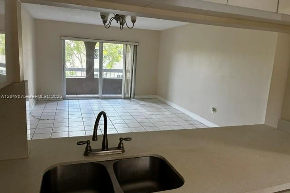 7830 Camino Real #K310, Miami: photo 1 of 7