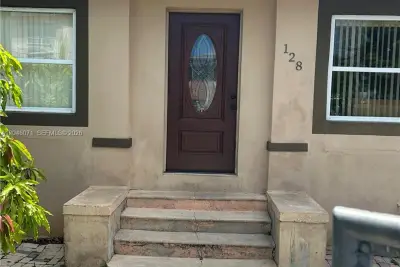 128 SW 11th Ave, Miami: photo 1 of 5