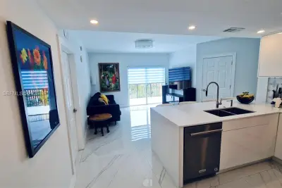 3410 Coral Way #PH-05, Miami: photo 1 of 28