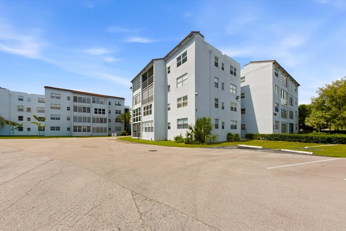 2860 Somerset Dr #412k, Lauderdale Lakes: photo 1 of 25