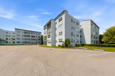 2860 Somerset Dr #412k, Lauderdale Lakes: photo 1 of 25
