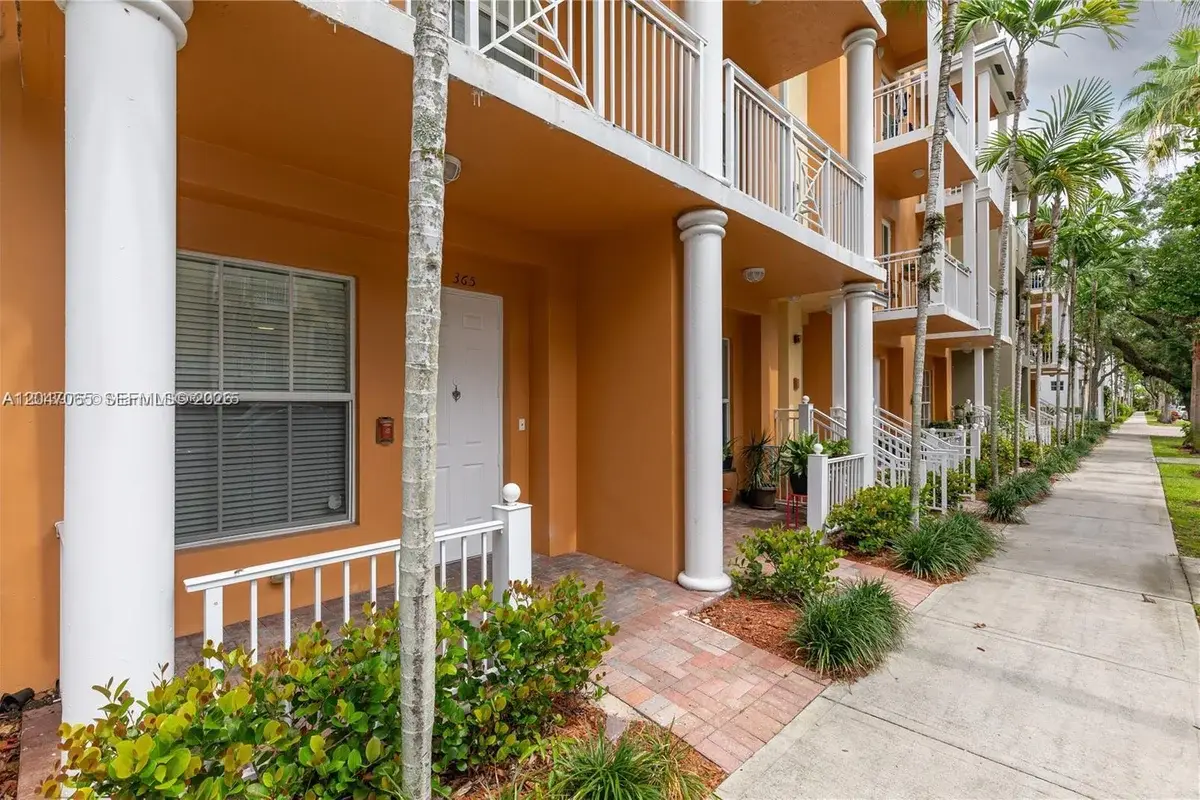 365 SW 13th Ter, Fort Lauderdale: photo 1 of 26
