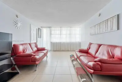 Condo in Sunny Isles Beach: photo 1 of 11