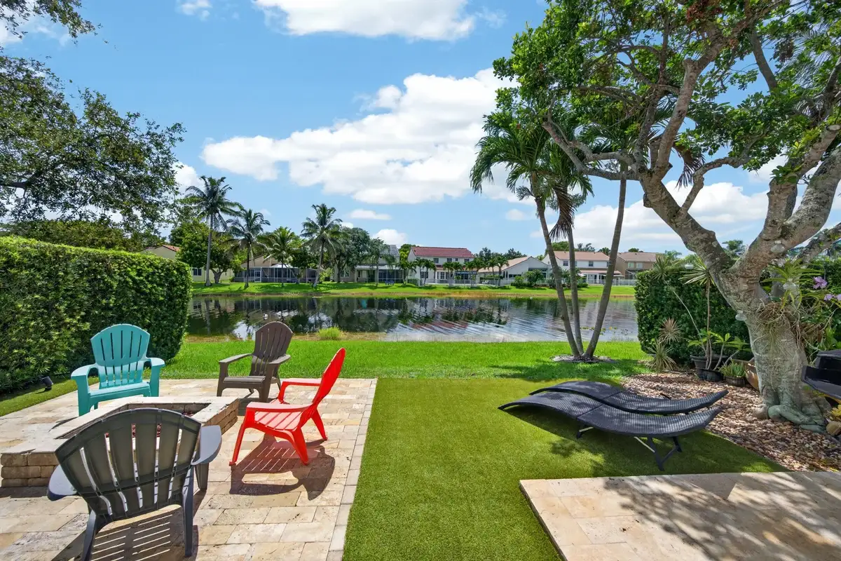 229 E Bayridge Dr, Weston: photo 1 of 44