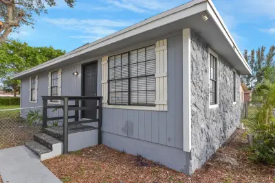237 SW 11th Ave, Delray Beach: photo 1 of 40