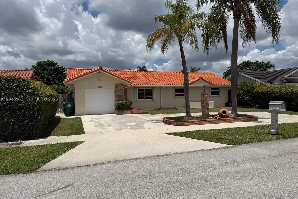 3262 SW 139th Pl, Miami: photo 1 of 36