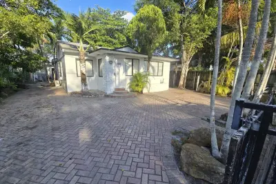 5431 NW 30th Ave, Miami: photo 1 of 14