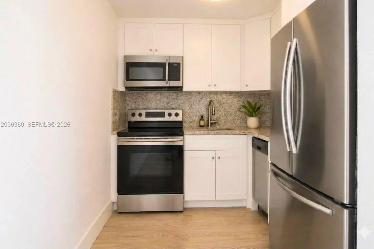 444 SW 4th St #204, Miami: photo 1 of 18