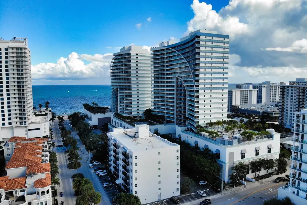 3000 Riomar St #406, Fort Lauderdale: photo 1 of 28