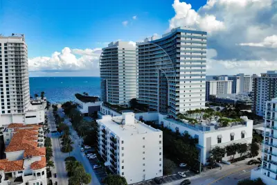 3000 Riomar St #406, Fort Lauderdale: photo 1 of 28