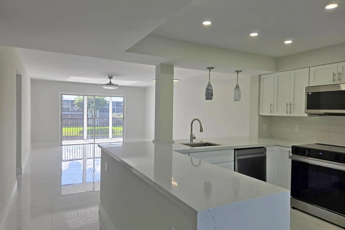 14310 Strathmore Ln #305, Delray Beach: photo 1 of 10