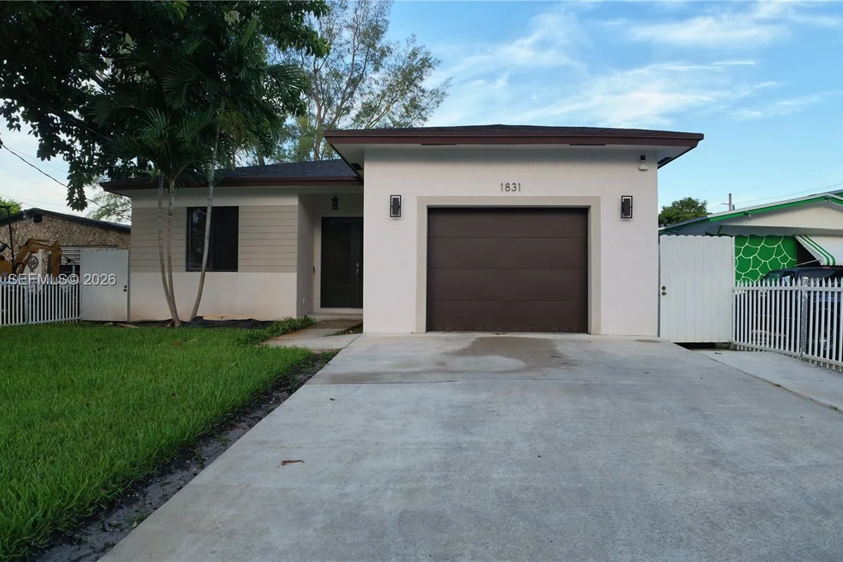 1831 SW 48th Ave, West Park: photo 1 of 15