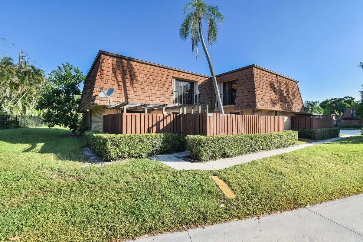 2406 24th Ln, Greenacres: photo 1 of 39