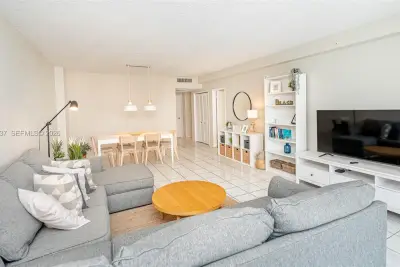 5601 Collins Ave #1517, Miami Beach: photo 1 of 33