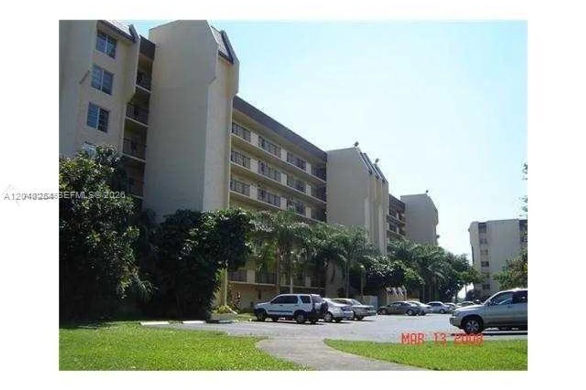 3001 W Rolling Hills Cir #701, Davie: photo 1 of 7