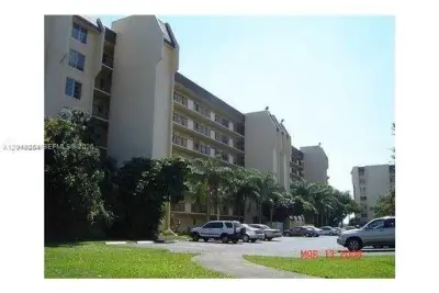 3001 W Rolling Hills Cir #701, Davie: photo 1 of 7