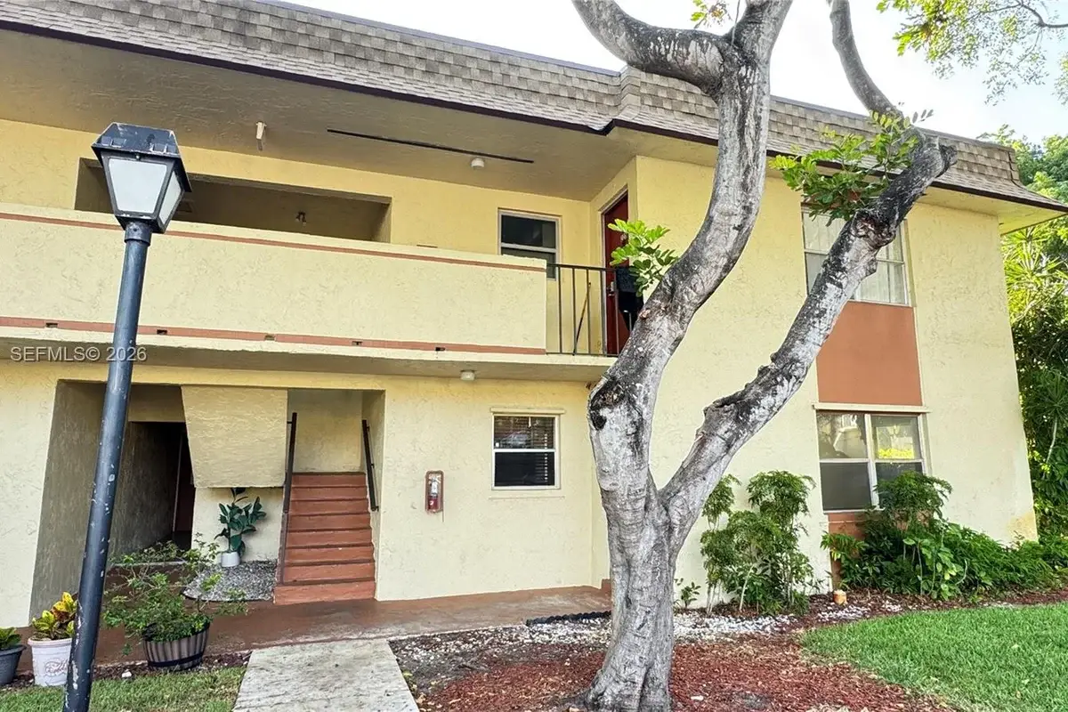 5525 N Lakewood Cir N #215, Margate: photo 1 of 17