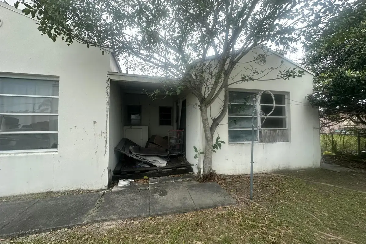 223 SE 4th St #1-2, Hallandale Beach: photo 1 of 14