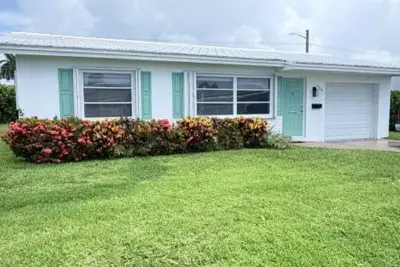 1308 SW 24th St, Boynton Beach: photo 1 of 21