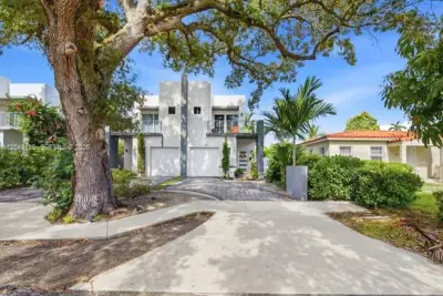 2931 SW 38th Ct #2, Miami: photo 1 of 30