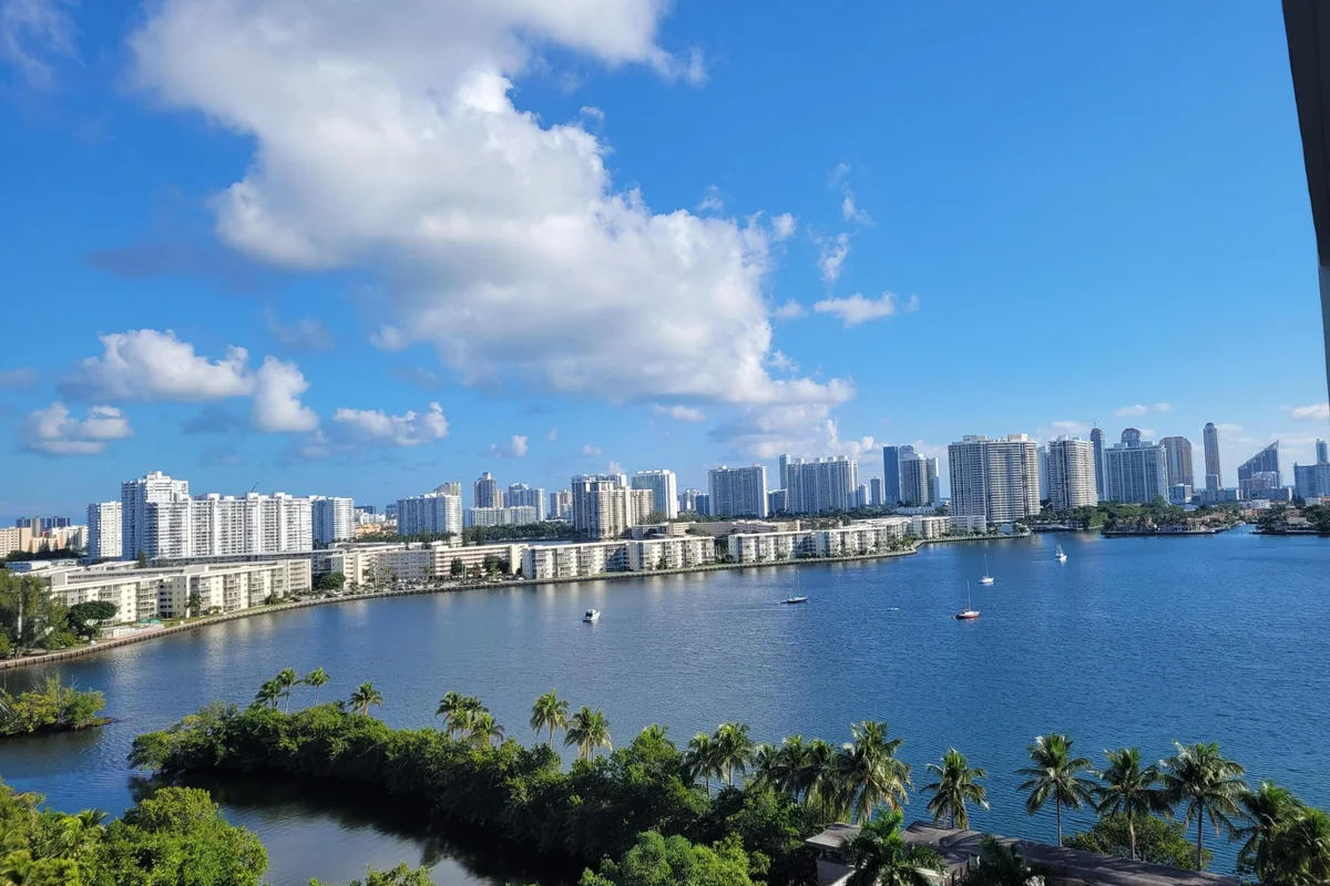 17301 Biscayne Blvd #1202, North Miami Beach: photo 1 of 32