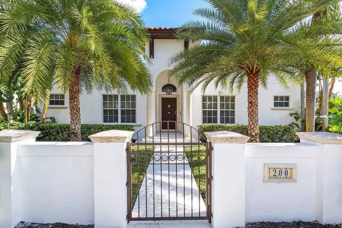 200 NE 2nd St, Boca Raton: photo 1 of 39