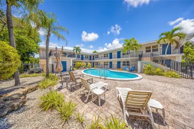 660 NE 11th Ave #102, Fort Lauderdale: photo 1 of 35