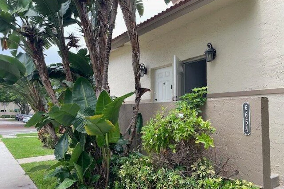 6654 Via Regina, Boca Raton: photo 1 of 25