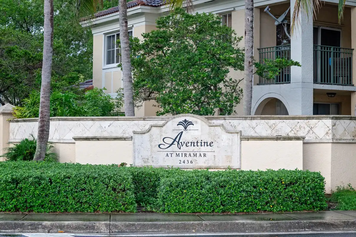 2451 E Centergate Dr #208, Miramar: photo 1 of 10