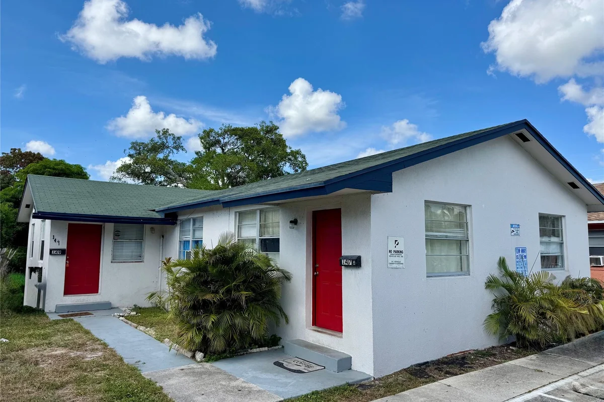 147 W 17th St, Riviera Beach: photo 1 of 15
