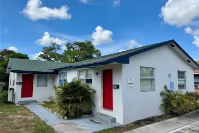 147 W 17th St, Riviera Beach: photo 1 of 15