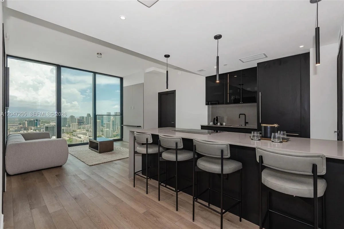 20 NE 11 St #4901, Miami: photo 1 of 35