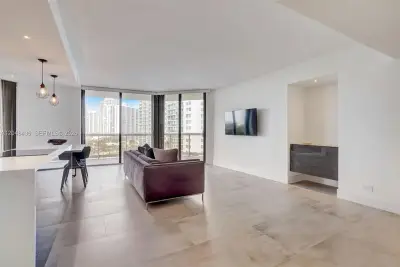 20191 E Country Club Dr #802, Aventura: photo 1 of 32