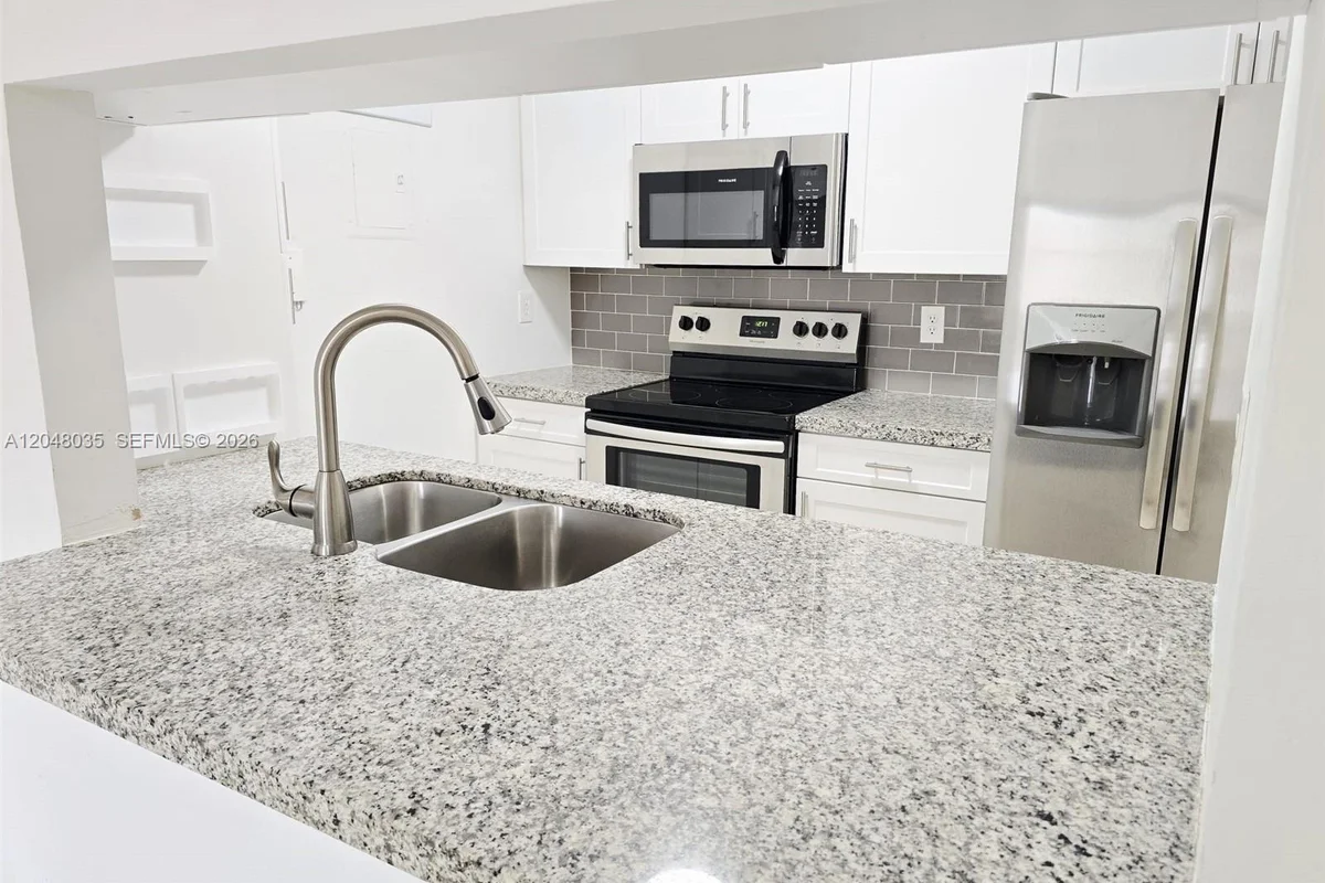 8877 Fontainebleau Blvd #202, Miami: photo 1 of 15