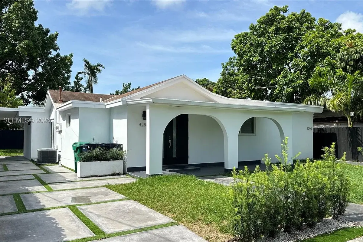 4288 SW 9th St #1, Miami: photo 1 of 11