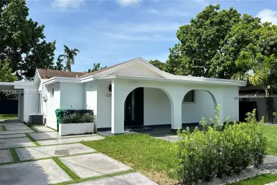 4288 SW 9th St #1, Miami: photo 1 of 11