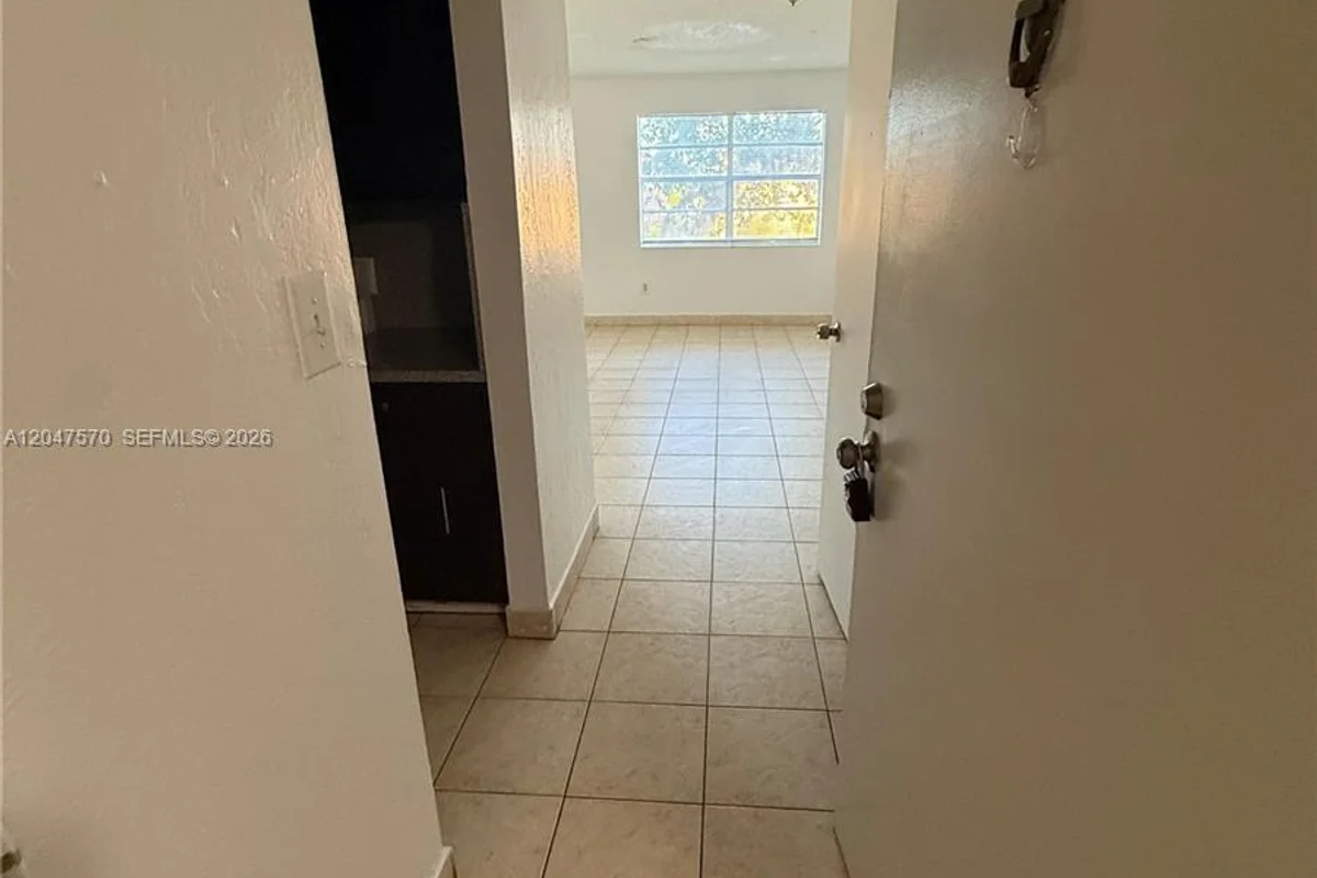 1305 W 53rd St #406, Hialeah: photo 1 of 30