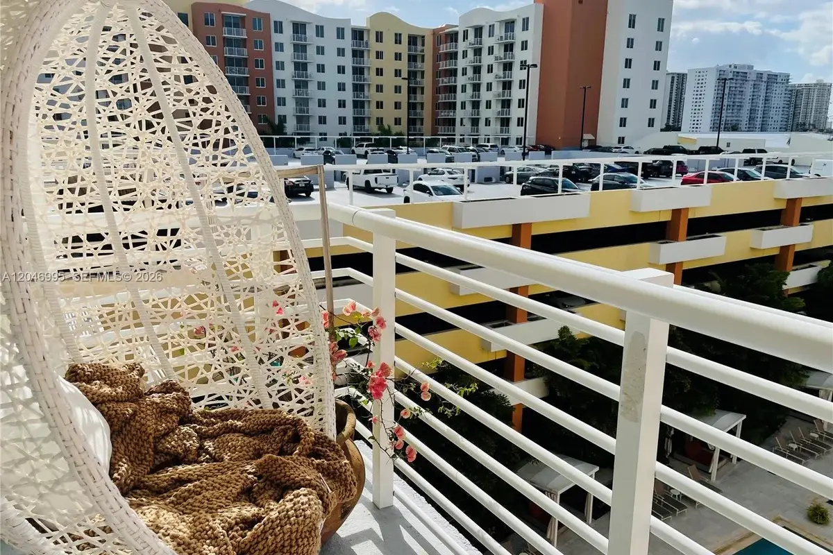 2775 NE 187 St #628, Aventura: photo 1 of 22