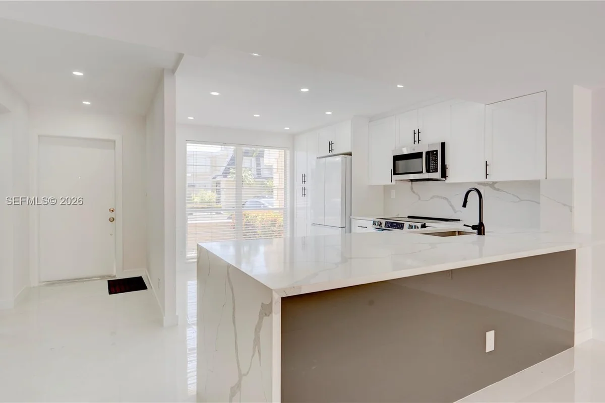933 NE 24th Ave #169, Hallandale Beach: photo 1 of 50