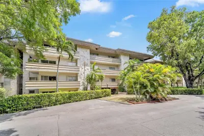 1205 Mariposa Ave #307, Coral Gables: photo 1 of 41