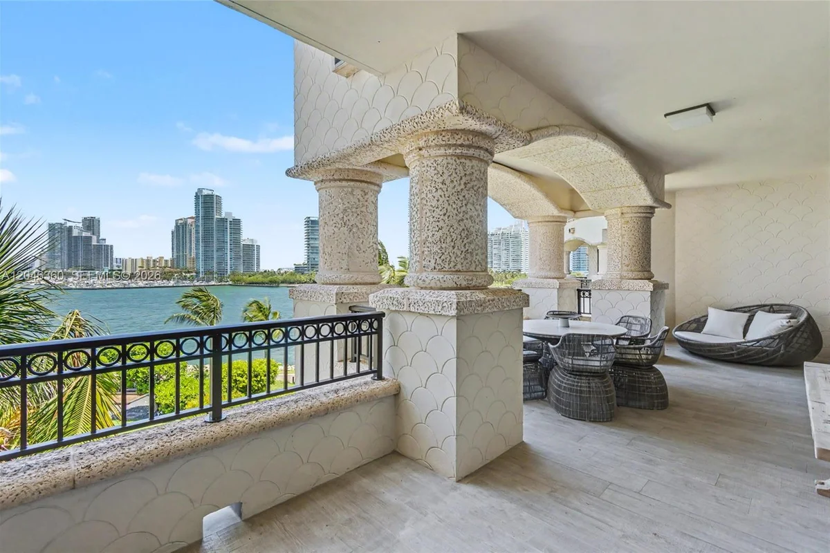 7042 Fisher Island Dr, Miami Beach: photo 1 of 70