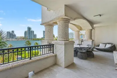 7042 Fisher Island Dr, Miami Beach: photo 1 of 70