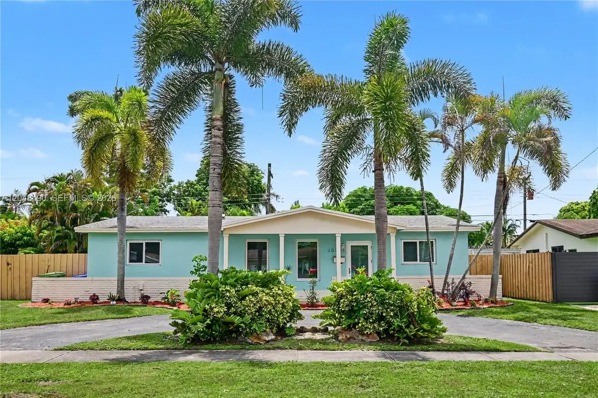301 SW 65th Ave, Pembroke Pines: photo 1 of 41