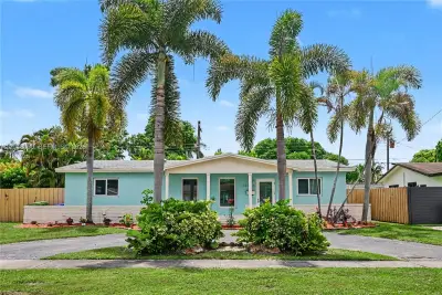 301 SW 65th Ave, Pembroke Pines: photo 1 of 41