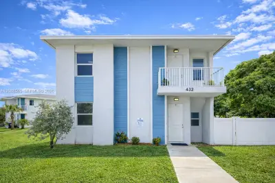432 21st St, West Palm Beach: photo 1 of 16