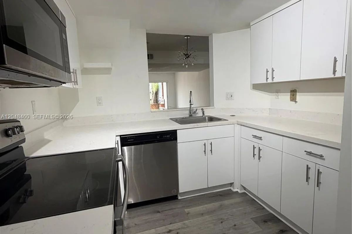 1175 NW 123rd Pl, Miami: photo 1 of 11